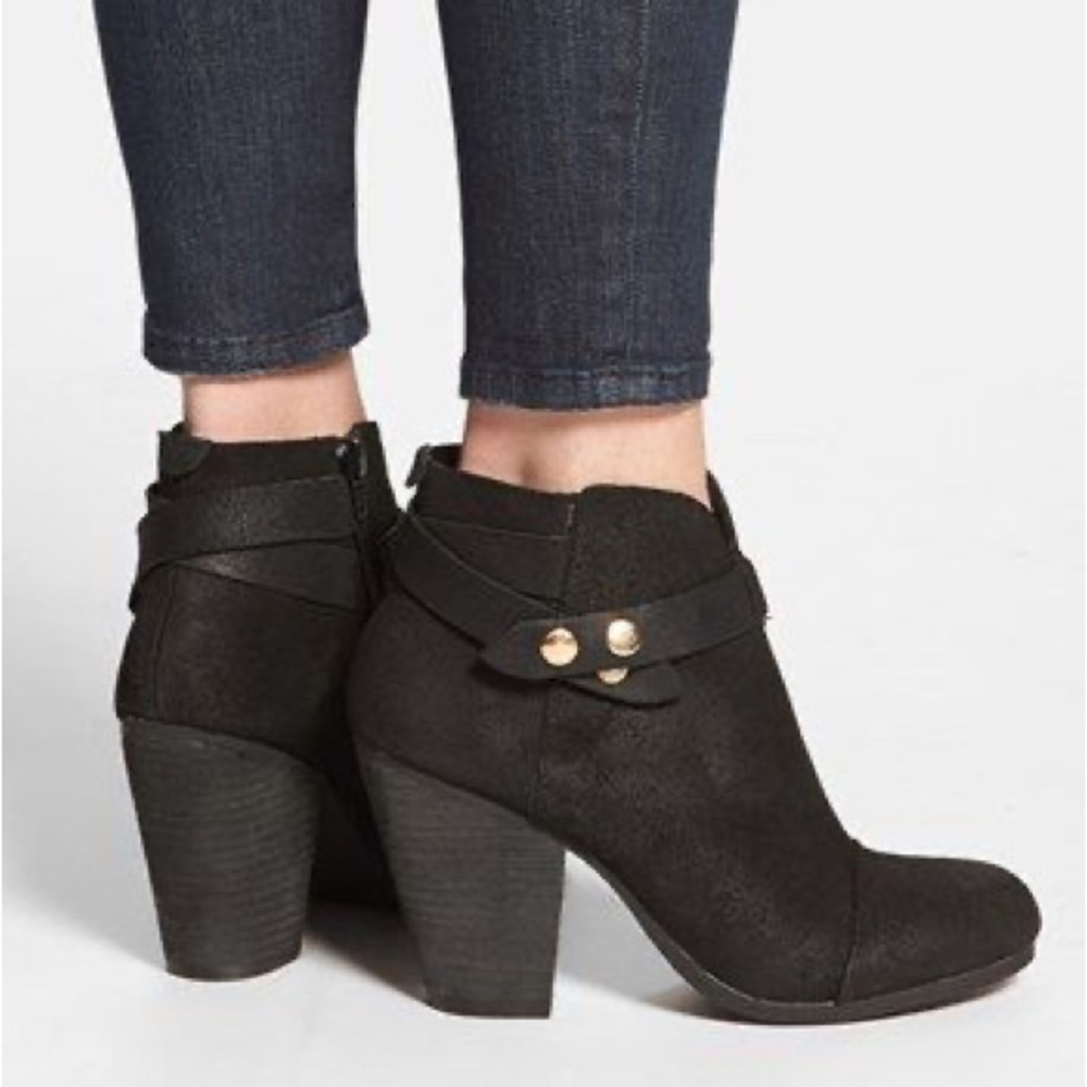 STEVE MADDEN • 'Arieel' Black Suede Ankle Boots